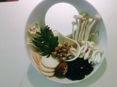 -洪氏嗨捞·广东猪肚鸡·椰子鸡火锅(西咸万象城店)