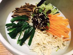 鸡丝凉米线-云海肴·汽锅鸡·云南菜(天山百盛优客店)