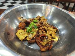 -愉肴麻辣香锅(中山路店)