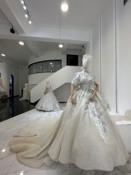 -禕·愫白婚纱商店