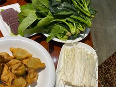 -茸梅路右拐龙虾-农家菜(松江店)