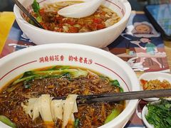 -呷佬·长沙手工米粉(金沙江路店)