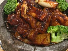 石锅葱烧海参-山东宾馆·齐鲁苑餐厅