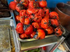 烤的西红柿-老奶烧肉米线