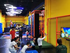-爱蹦iBOON蹦床运动馆(江汉店)