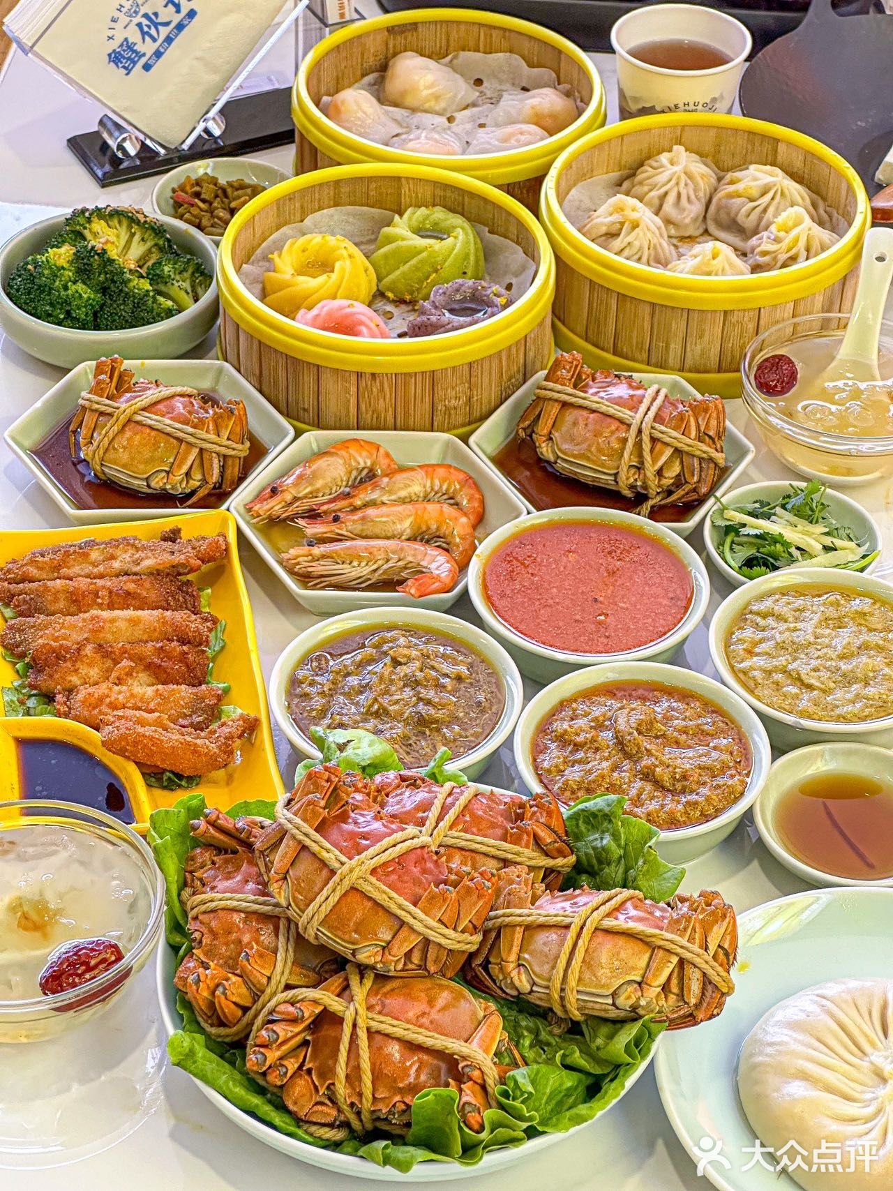 约了同事来这家吃吃看,据说一碗蟹黄面可是有六只螃蟹!