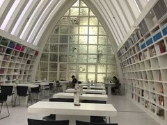 -钟书阁(松江泰晤士小镇店)