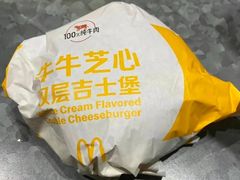 浓浓高达芝士双层吉士堡-麦当劳(宝龙店)