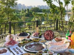 -茅草房·河畔园林火锅