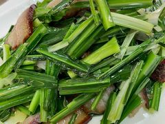 野韭菜烩腊肉-迎宾饭店