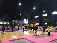 -嘿哟动霸CHUA·新潮玩运动娱乐中心·蹦床滑冰团建乐园