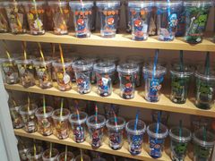-名创优品(北京新中关购物中心地铁层店)