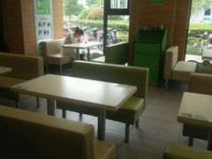 点杯饮料，安静的发呆享受音乐-老乡鸡(旭辉御府店)