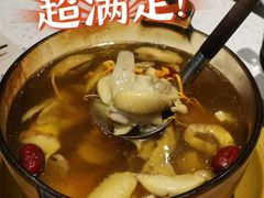 武定母鸡炖野生菌-半山腰·云南菜(侨福芳草地店)