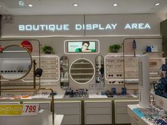 -目上眼镜·蔡司依视路授权(青浦宝龙店)