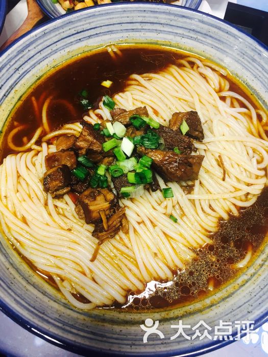 招牌酱牛肉圆粉