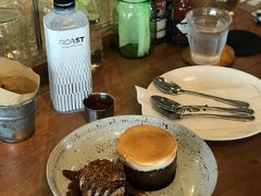 -ROAST coffee & eatery