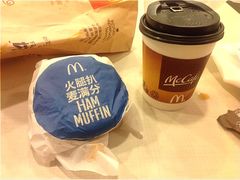 火腿扒麦满分+奶茶-麦当劳(东直门外大街店)