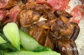 Braised Pork and Chicken Clay Pot Rice