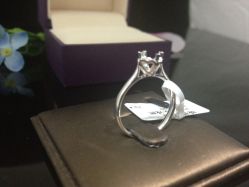 简单的4爪-威德钻石-克拉钻大本营(南京东路店)