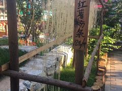 -百里峡七彩艺术小镇