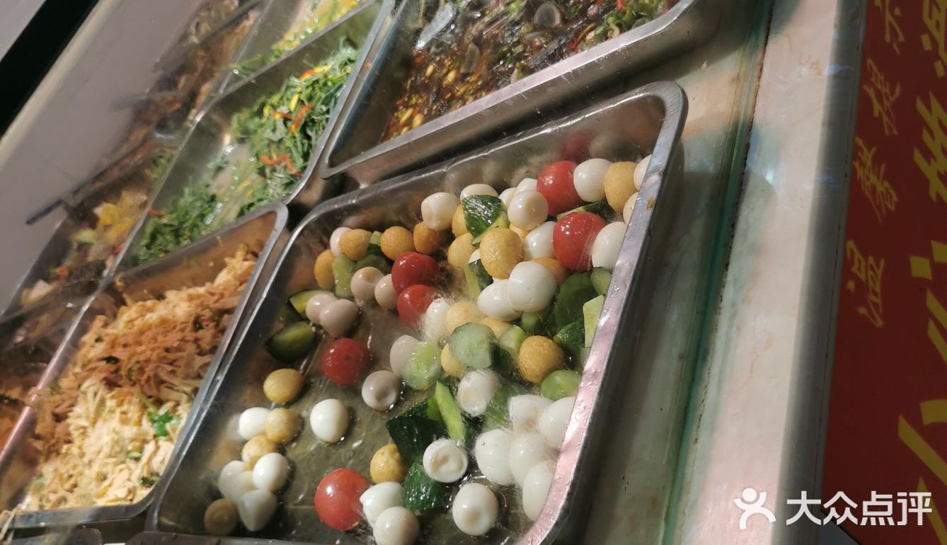 18块12个贼大的饺子，里面的馅料也很丰富