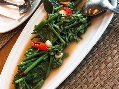 -Chom Cafe and Restaurant