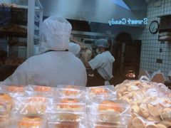 面包甜点陈列柜-鲍师傅糕点(国金街店)