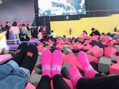 -嘿哟动霸CHUA·新潮玩运动娱乐中心·蹦床滑冰团建乐园