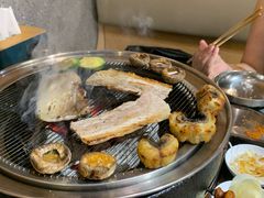 -围炉肉舍丹东海鲜烤肉·烤活鳗(步行街店)