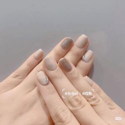-悦指间美甲美睫
