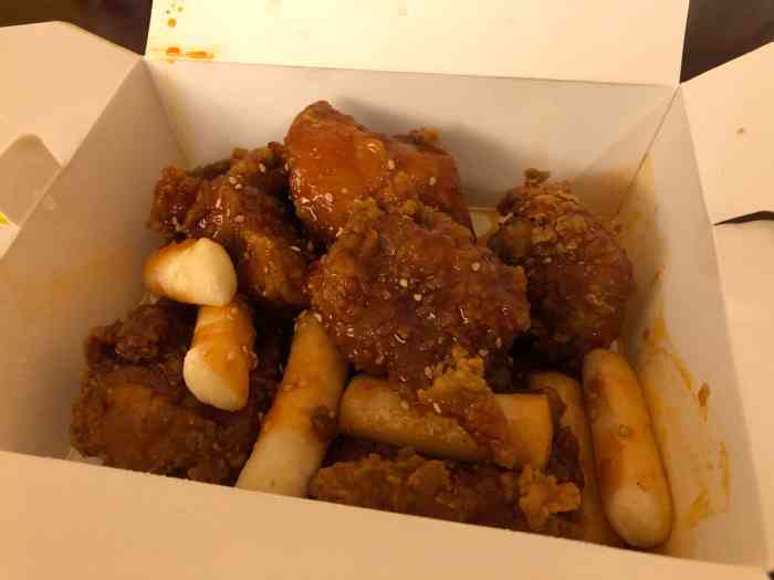 董小姐手工炸鸡-"点的外卖,选了双拼,拼的是蜂蜜柠檬酱和甜.