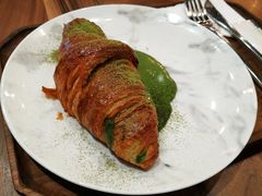 爆浆抹茶可颂-DECAMERON十日谈(卓悦汇店)
