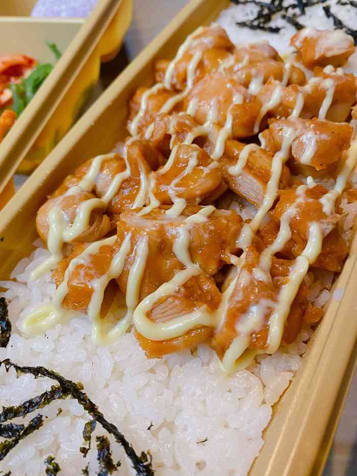 瑧奈良小鹿(巴黎春天店)-"虽然主食是便当套餐,但额外单点的几个配菜.