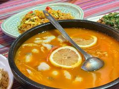 -香巴拉云南餐厅(华莱坞店)