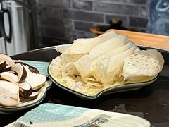 -菌之家·专业纯野生菌火锅·特色炒菌