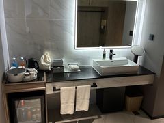 -上海虹桥中心爱琴海亚朵S酒店