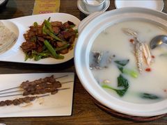 -泉畔人家·老济南经典鲁菜(大明湖店)