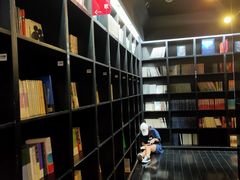 -钟书阁(松江泰晤士小镇店)