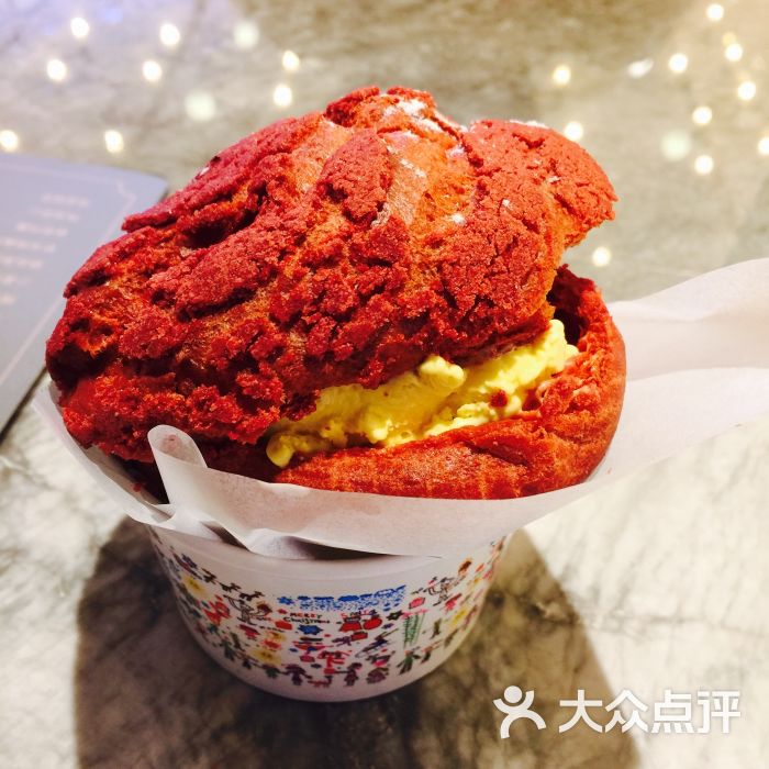 红丝绒冰淇淋泡芙