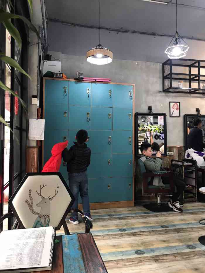 英子造型(黄河路店)-"除了一直在推办卡之外其他都还好,店里顾客.