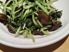 山野榛蘑炒鸡毛菜-关东小磨东北菜(上海长风大悦城店)
