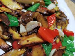 -东巴谷野生菌火锅餐厅