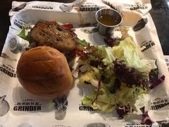 招牌鹅肝牛肉汉堡-Grinder 绞肉机汉堡(武定路店)