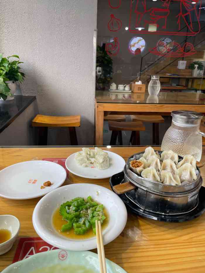 满姐饺子(平安大街店"在平安大街上,挨着永和.上下两层,二层有.