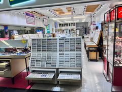 -美式眼镜·授权蔡司.依视路.尼康.豪雅.明月(人民广场店)