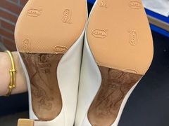 -爱革·洗衣改衣·洗鞋修鞋·洗包修包·奢侈品护理(宝地广场店)