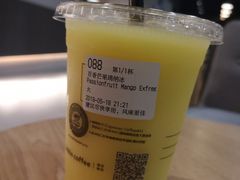 百香芒果瑞纳冰-瑞幸咖啡(巴黎春天陕西路店)