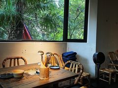 二楼火锅靠窗位-毛辣果·酸(OHA复兴西路店)