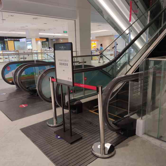 星光天地百货是温江区新开的一家购物中心也是周边最高档的购物中心之